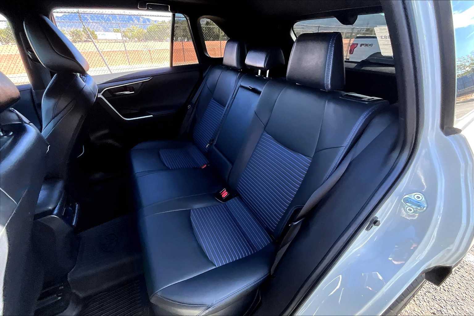 2021 Toyota RAV4 Hybrid XSE photo 17