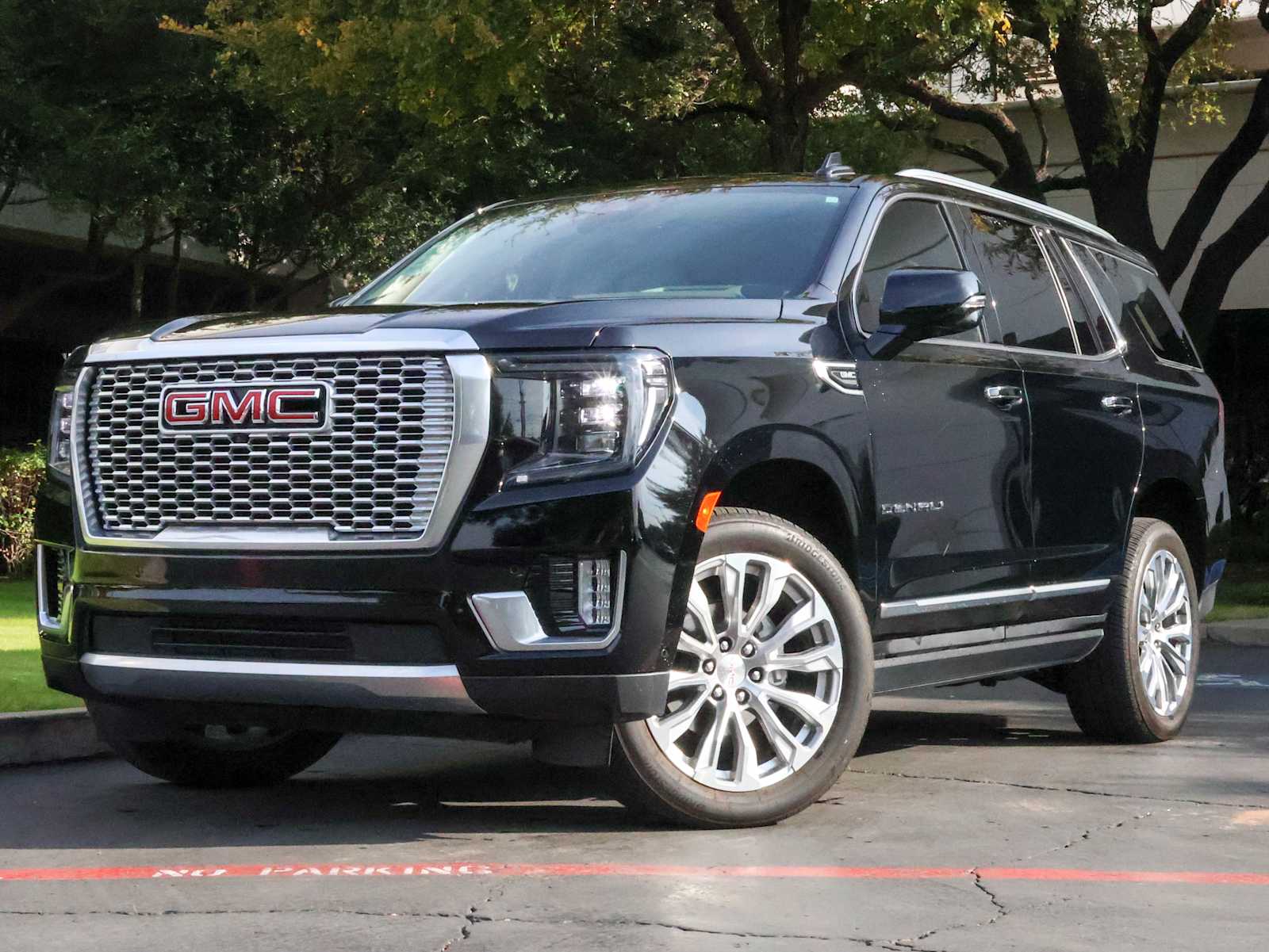 2024 GMC Yukon Denali's photo