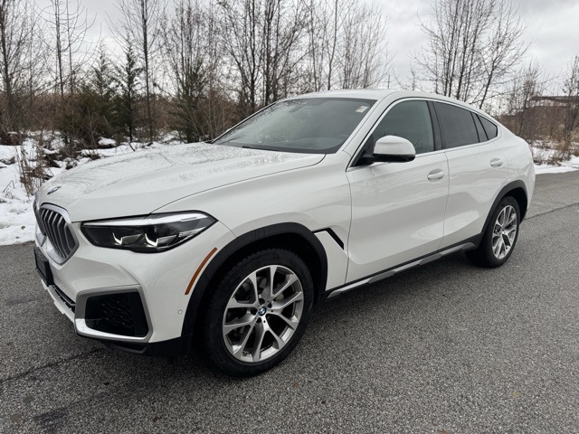 2022 BMW X6 40i's photo
