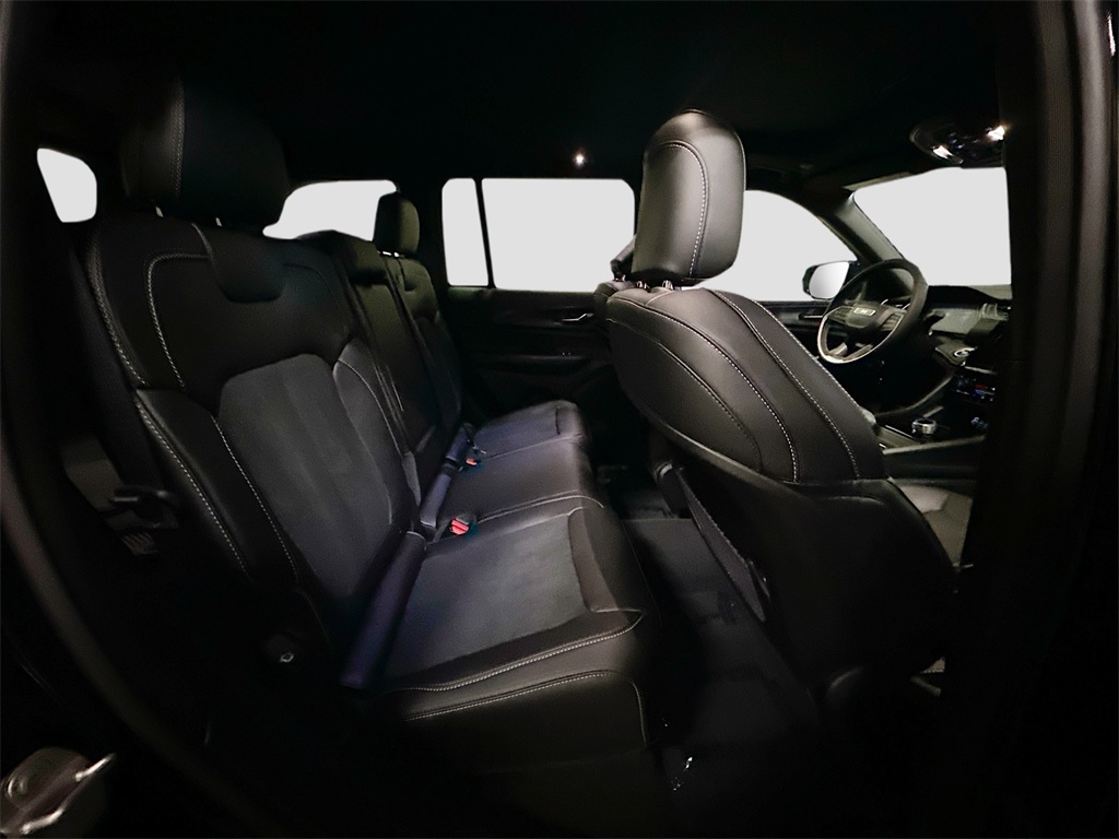 2025 Jeep Grand Cherokee Altitude X photo 12