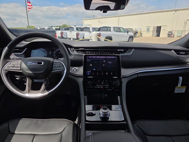 2025 Jeep Grand Cherokee Limited photo 4