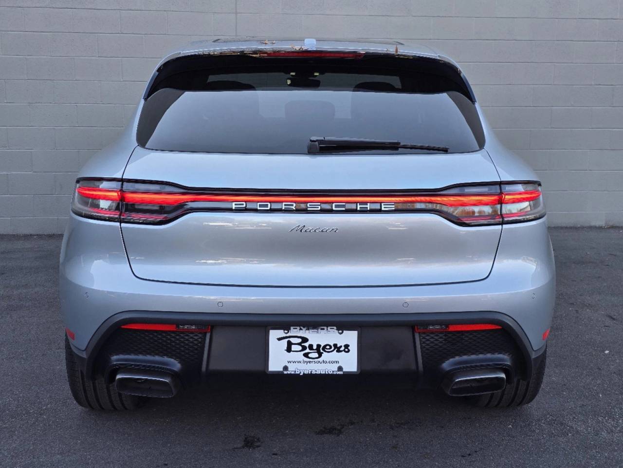 2025 Porsche Macan T photo 5