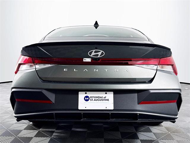2025 Hyundai Elantra SEL Sport photo 4