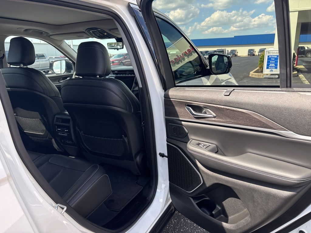 2023 Jeep Cherokee 4xe photo 12