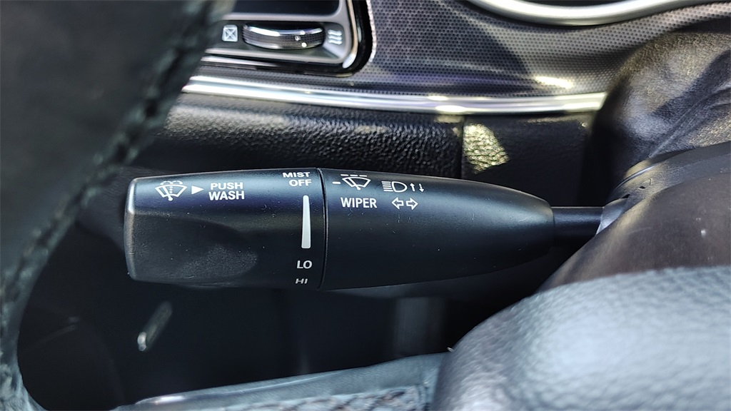 2015 Dodge Challenger R/T Scat Pack photo 17