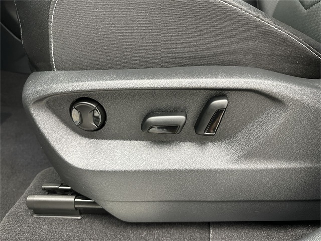 2025 Volkswagen Atlas SE Technology photo 3