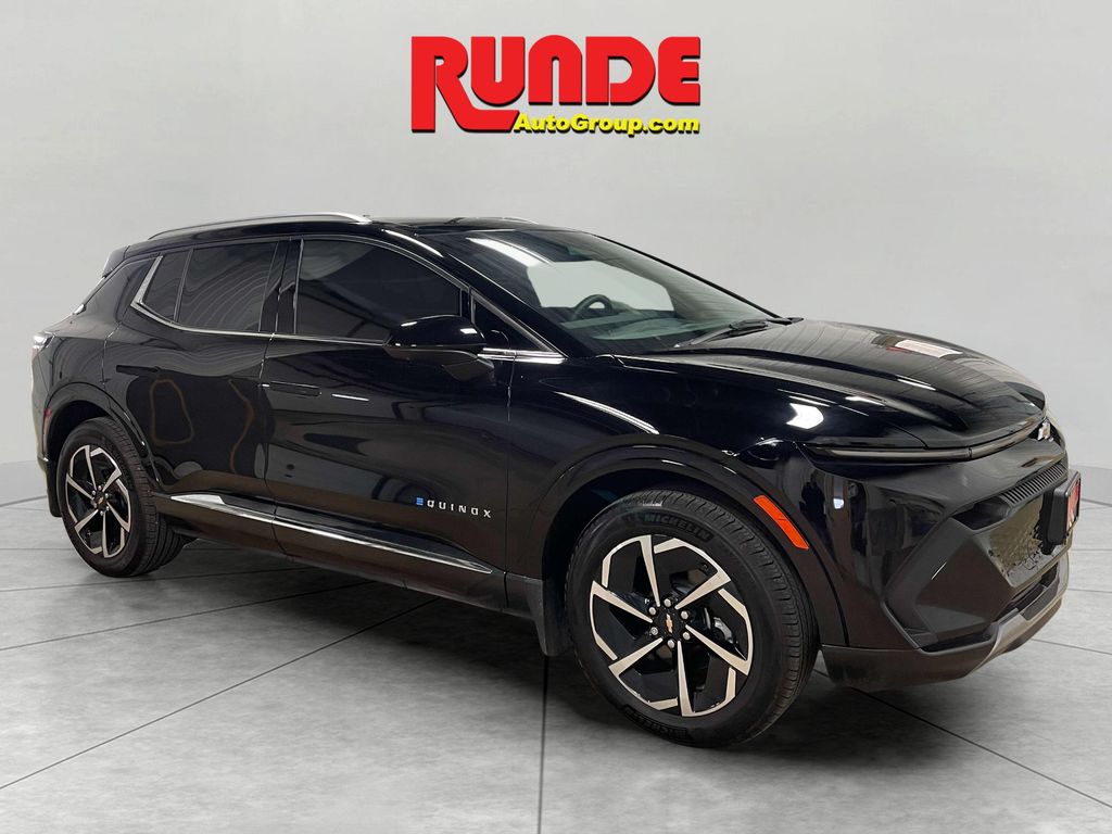 2024 Chevrolet Equinox EV LT's photo