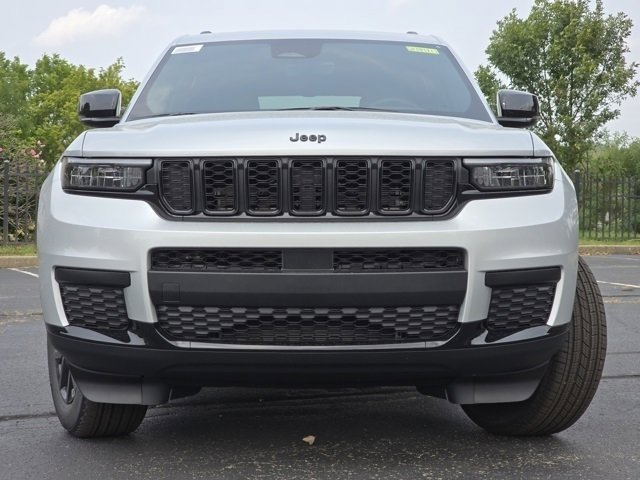 2025 Jeep Grand Cherokee Altitude X photo 2