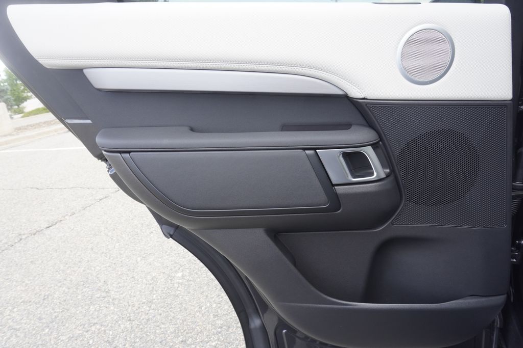 2025 Land Rover Discovery SE photo 26