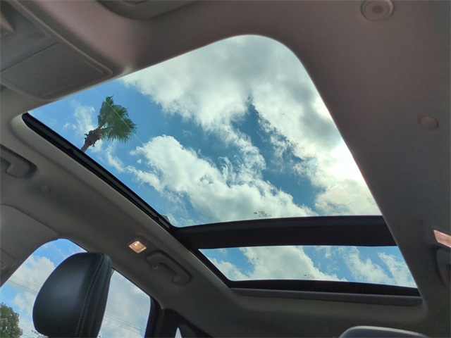 2020 Ford Escape Titanium Hybrid photo 20