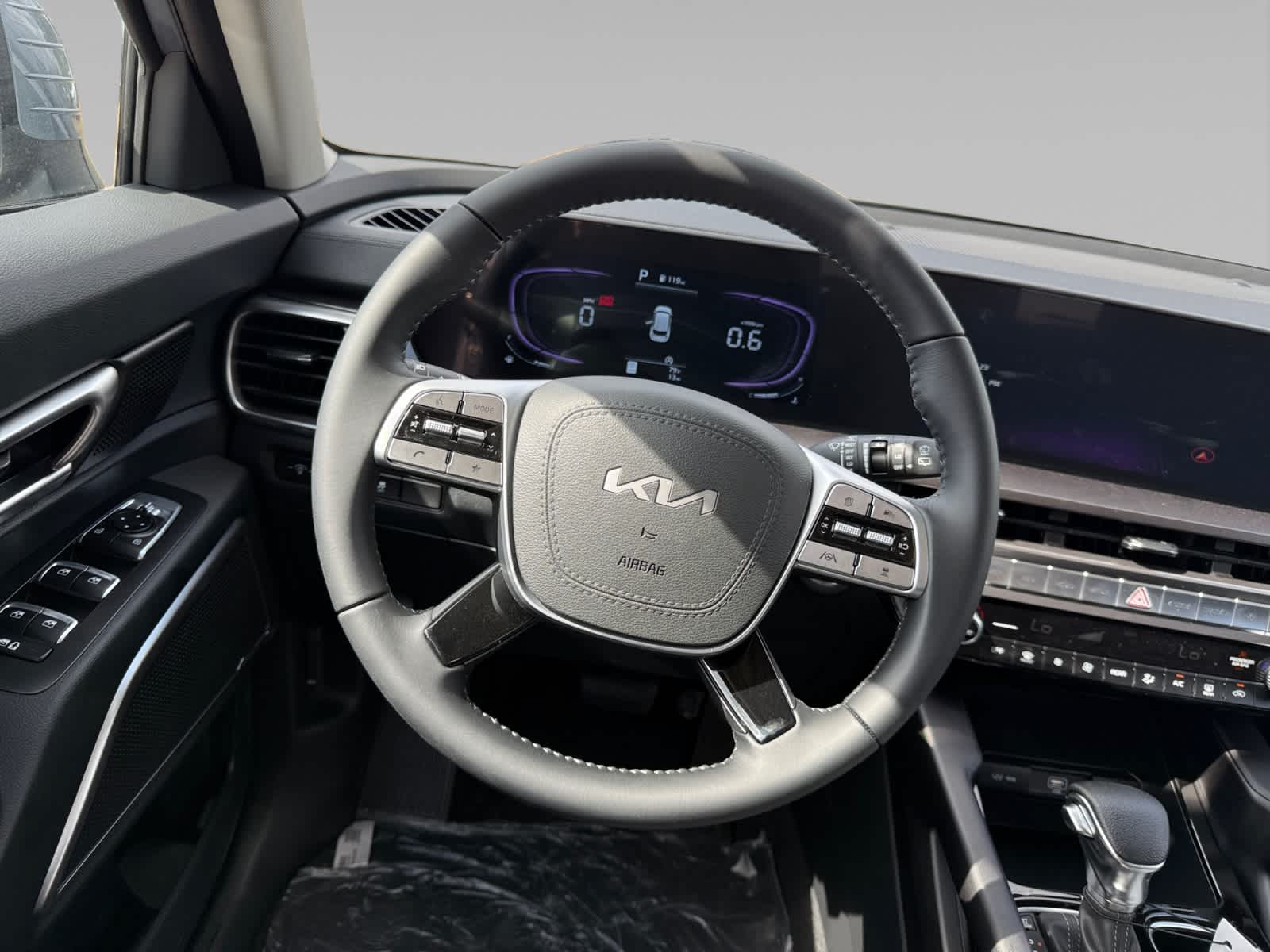 2025 Kia Telluride LX photo 9