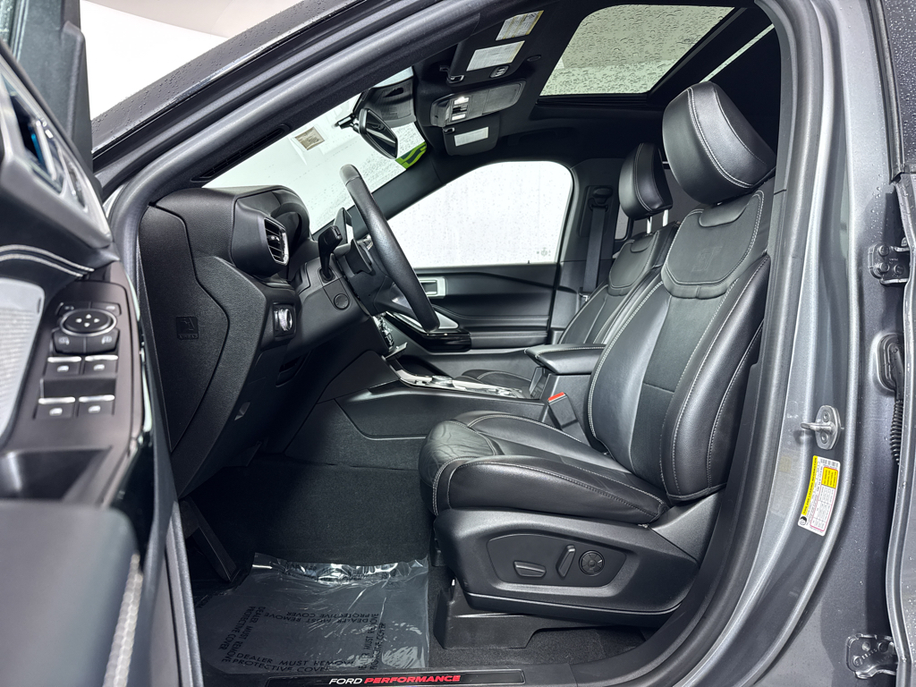 2022 Ford Explorer ST photo 3