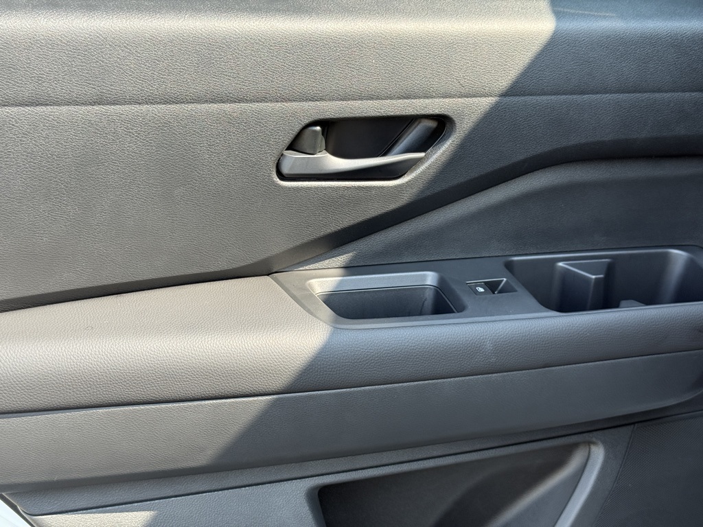 2025 Nissan Pathfinder SV photo 19