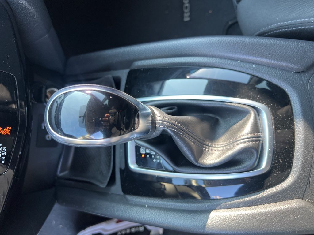 2018 Nissan Rogue SV photo 14