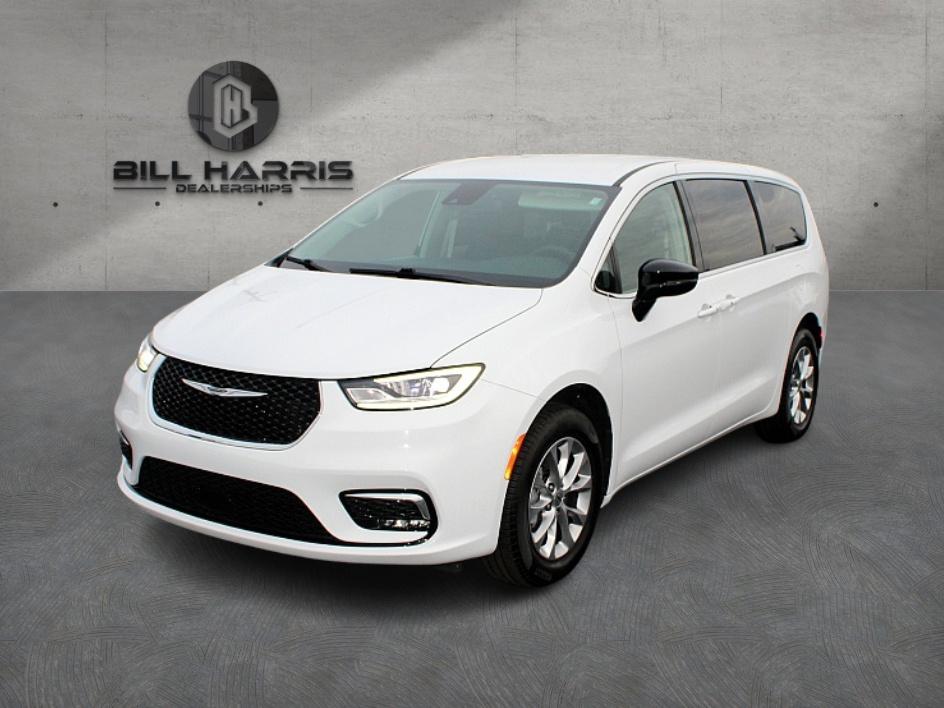 2024 Chrysler Pacifica Touring L's photo