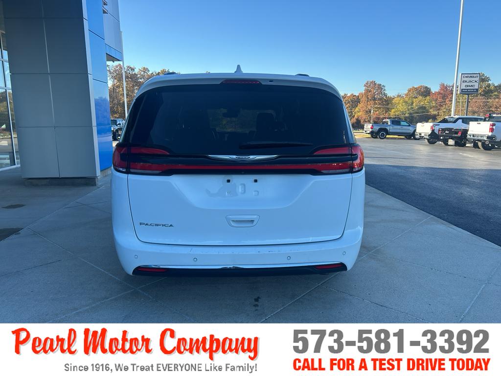 2022 Chrysler Pacifica Touring L photo 4