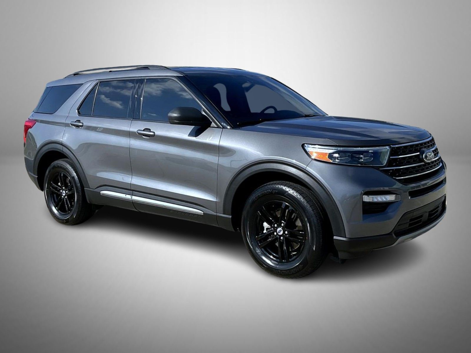 2023 Ford Explorer XLT photo 2