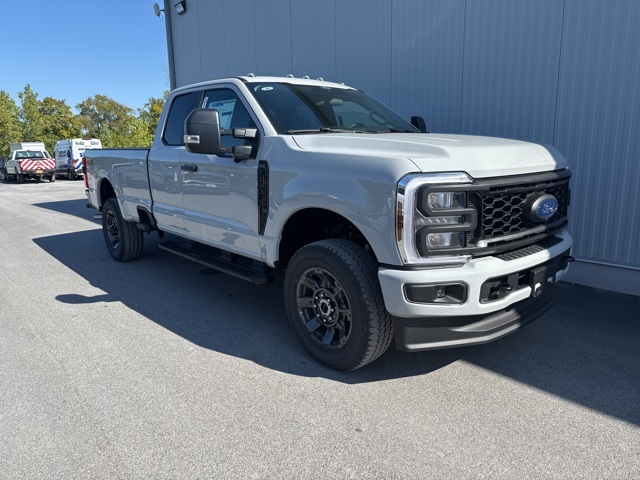 2026 Ford F-350 Super Duty XL's photo