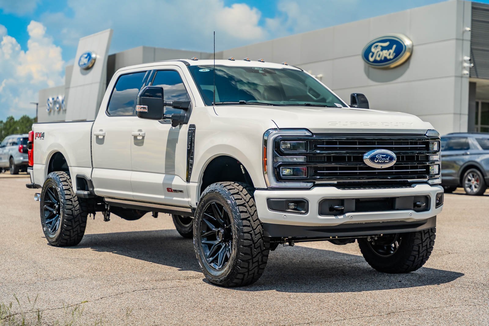 2025 Ford F-350 Super Duty Platinum's photo