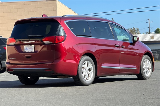 2020 Chrysler Pacifica Touring L photo 3
