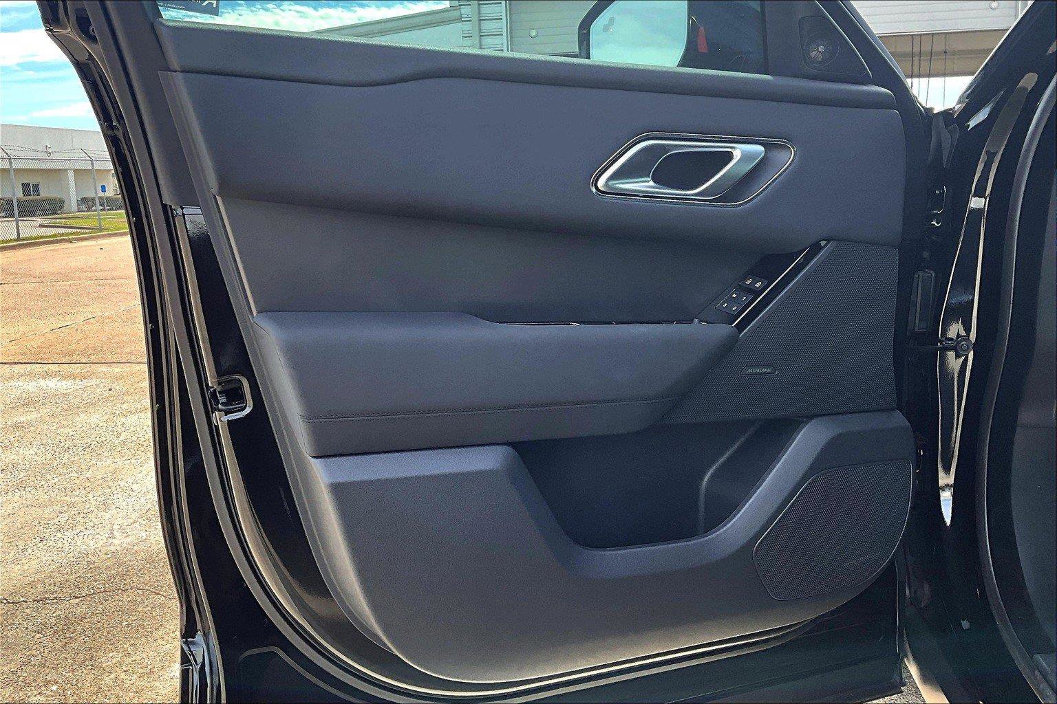 2025 Land Rover Range Rover Velar SE photo 10