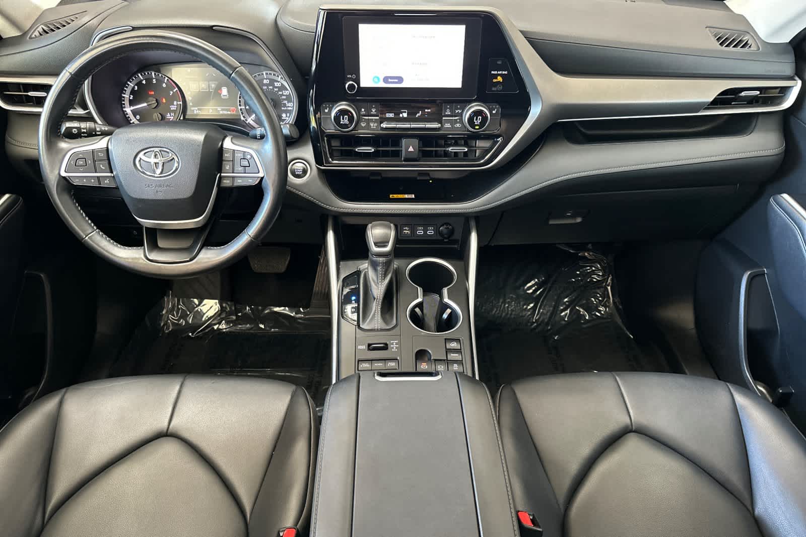 2024 Toyota Highlander XLE photo 3