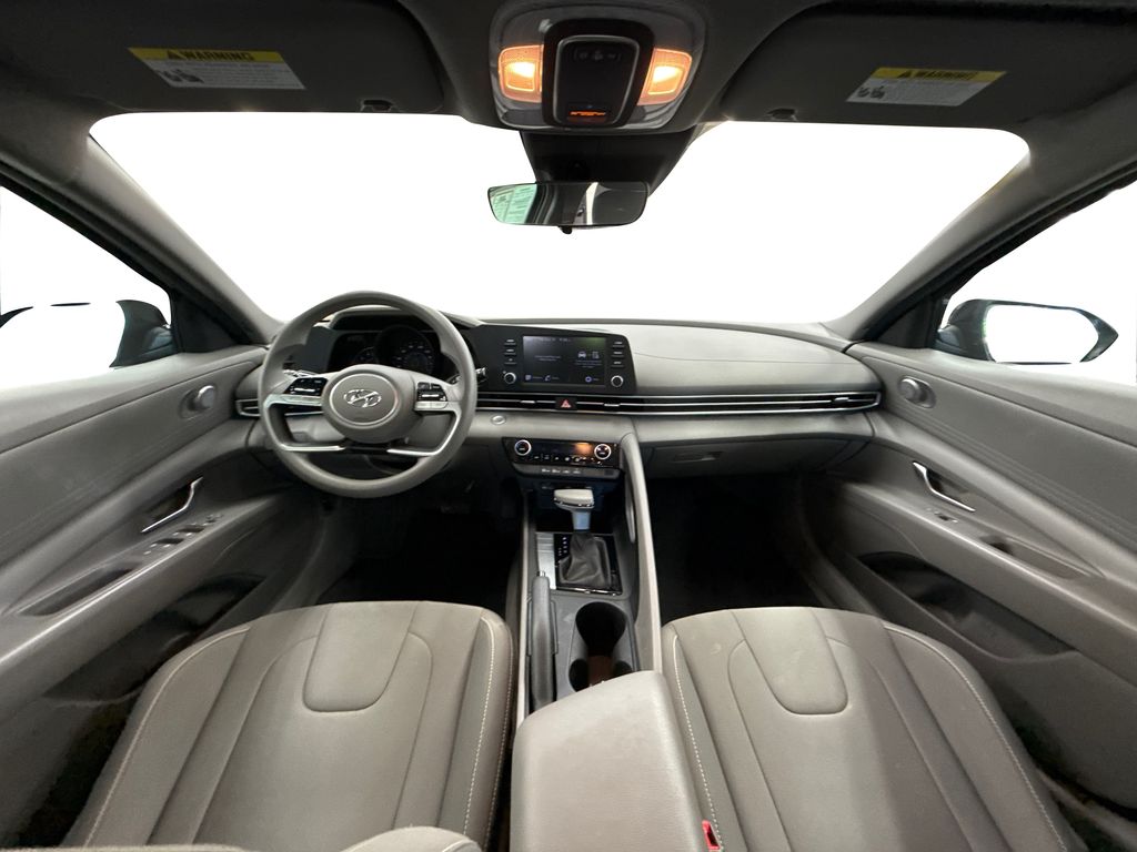 2022 Hyundai Elantra SEL photo 15