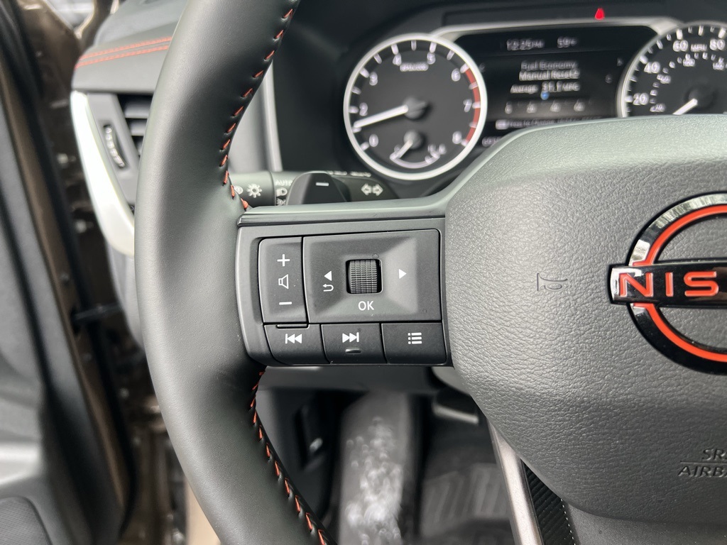 2025 Nissan Rogue SV photo 14