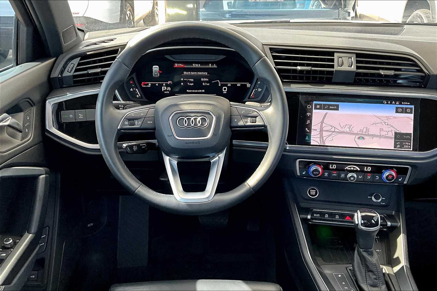 2023 Audi Q3 S line Premium Plus photo 4