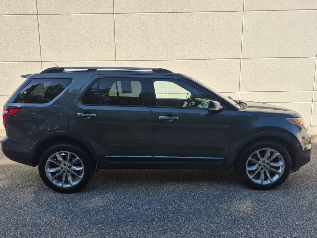 2015 Ford Explorer XLT photo 2
