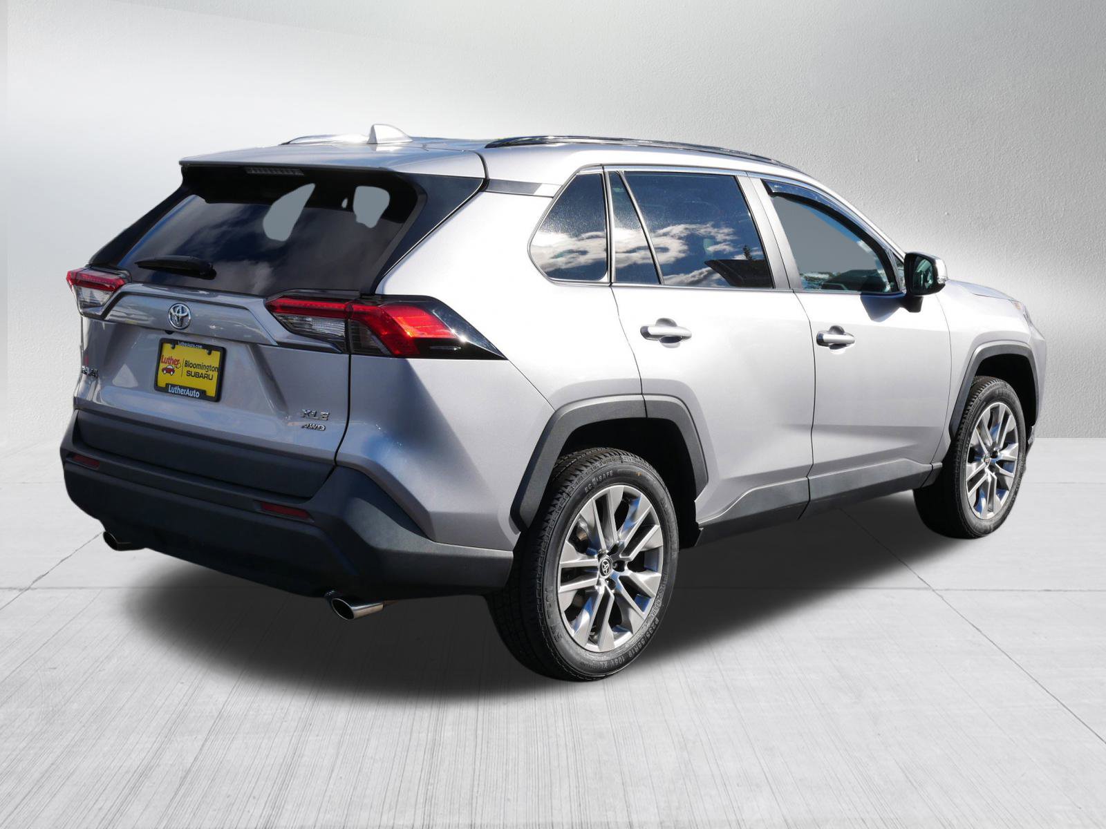 2022 Toyota RAV4 XLE Premium photo 4