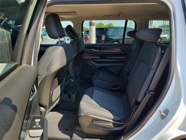2023 Jeep Grand Cherokee Laredo photo 8