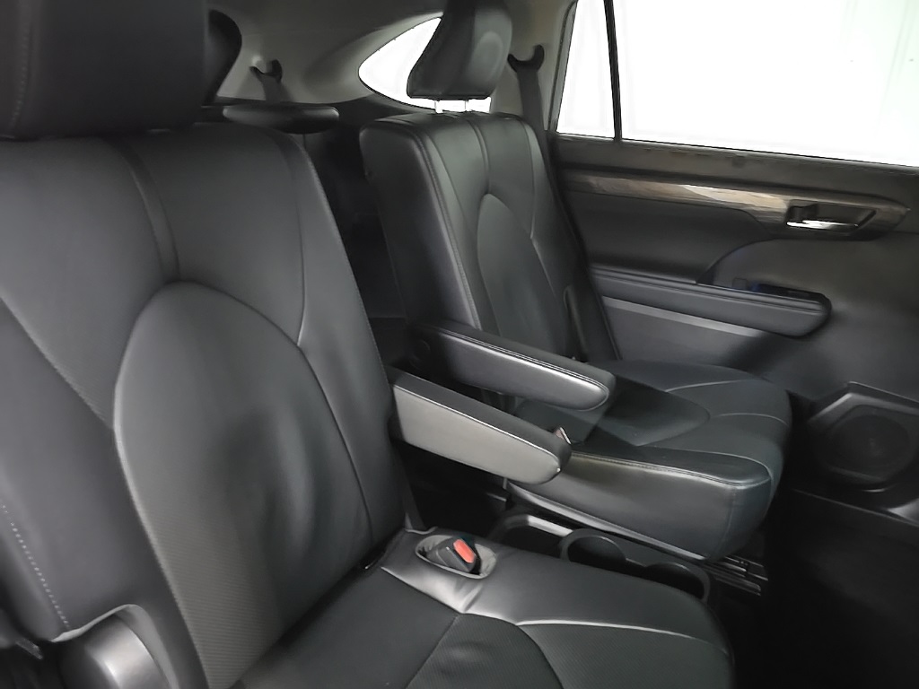 2022 Toyota Highlander Limited photo 16