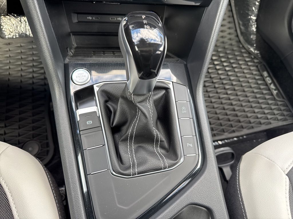 2025 Volkswagen Taos SE photo 21