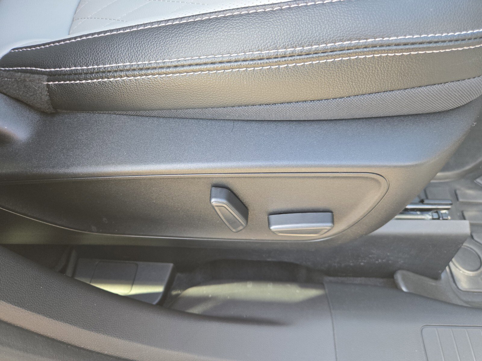 2023 Ford Escape Platinum photo 11