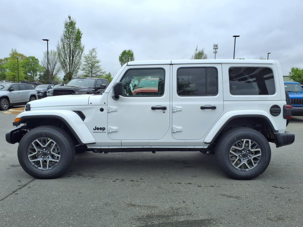 2025 Jeep Wrangler Sahara photo 13