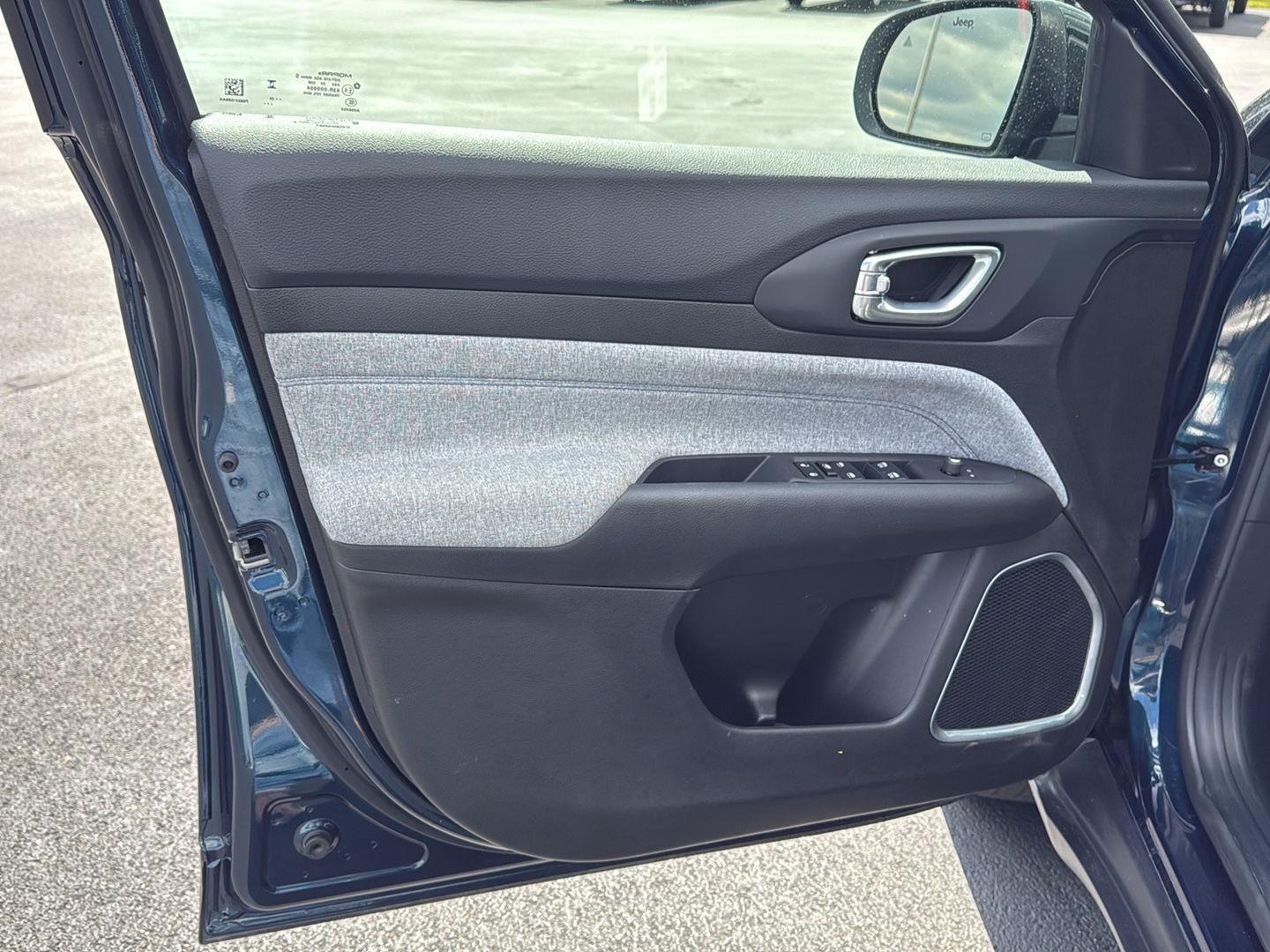 2024 Jeep Compass Sport photo 16