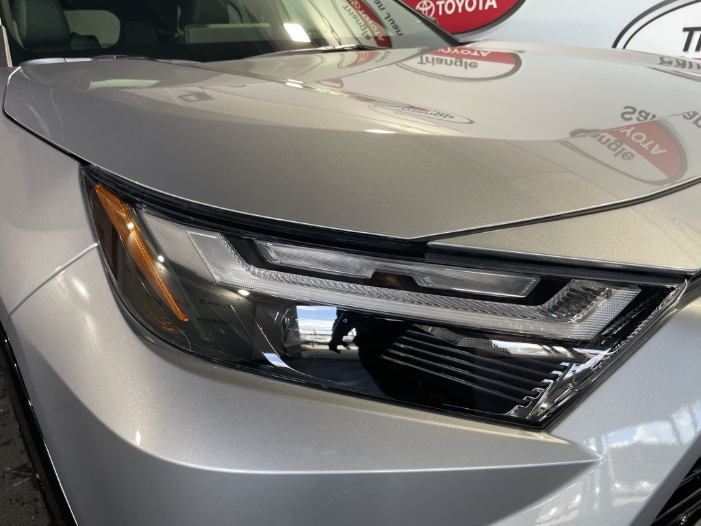 2025 Toyota RAV4 Hybrid XSE photo 9