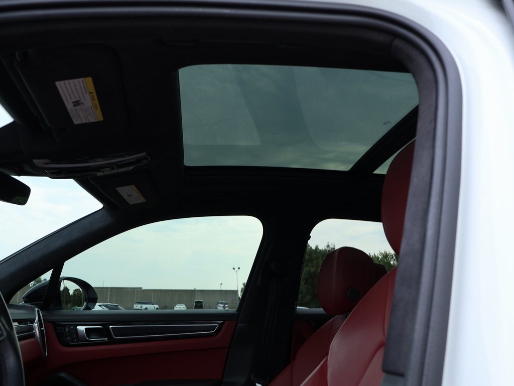 2022 Porsche Cayenne GTS photo 19