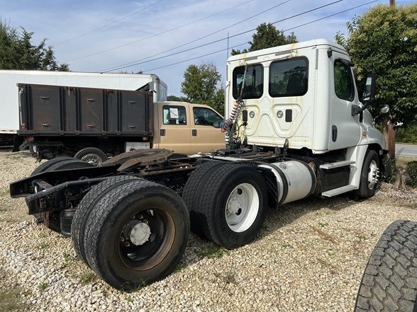 2015 Freightliner Cascadia photo 4