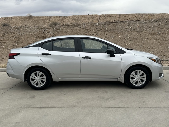 2025 Nissan Versa S photo 5