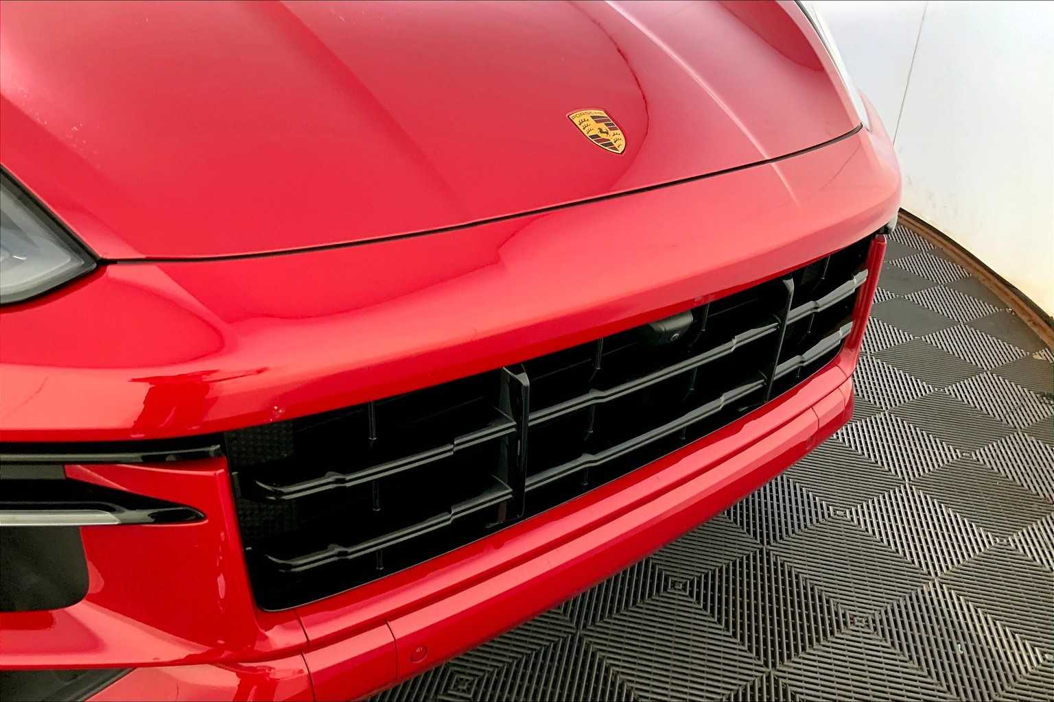 2024 Porsche Cayenne S Coupe photo 30