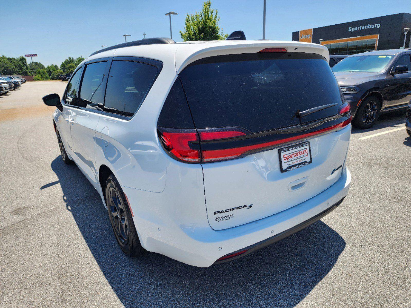 2024 Chrysler Pacifica Hybrid S Appearance photo 2