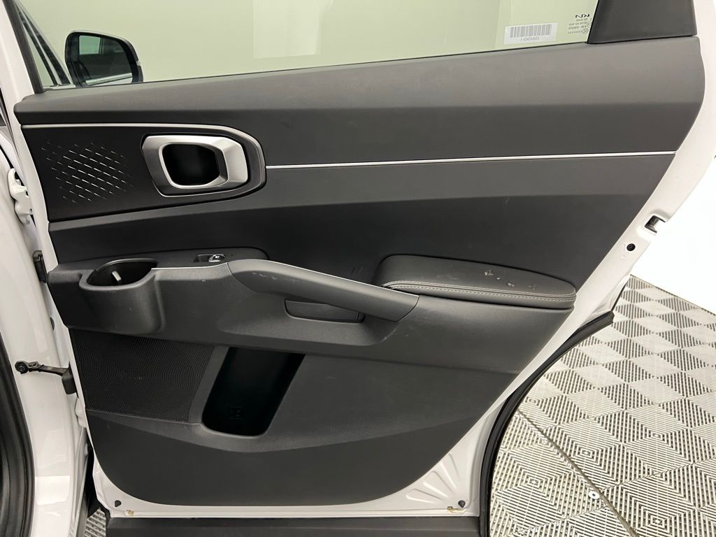 2024 Kia Sorento S photo 25