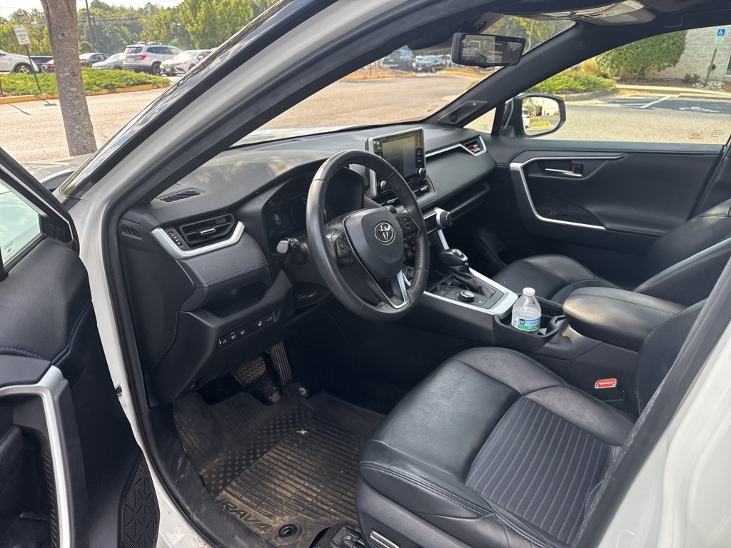 2021 Toyota RAV4 Hybrid XSE photo 5