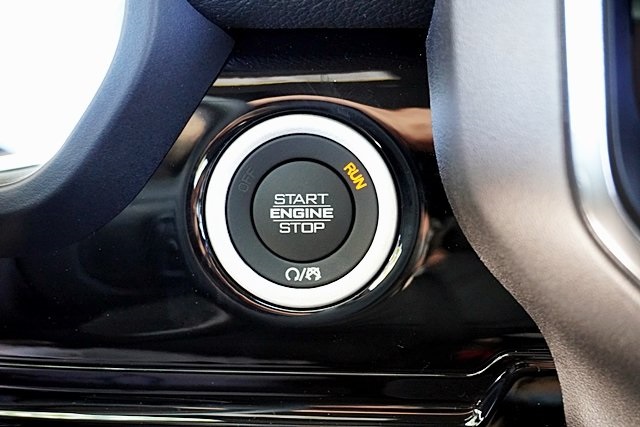 New 2026 Diamond Black Crystal Pearl-Coat Exterior Paint RAM Laramie image 39