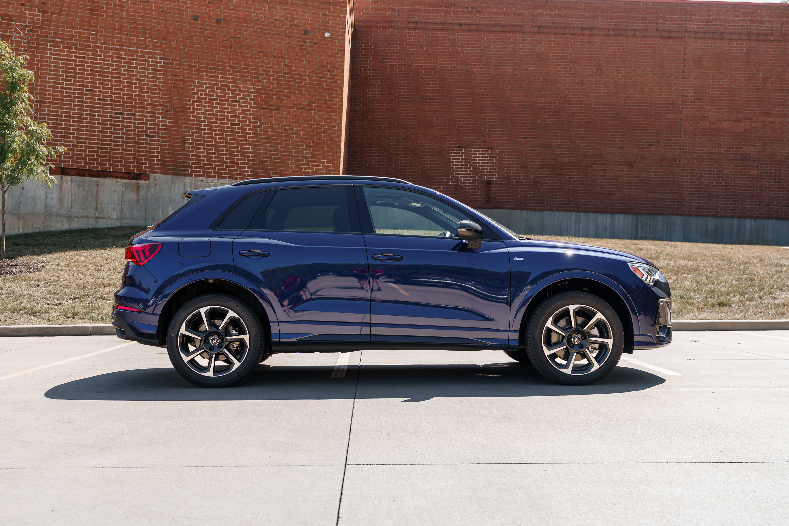 2025 Audi Q3 S line Premium Plus photo 3