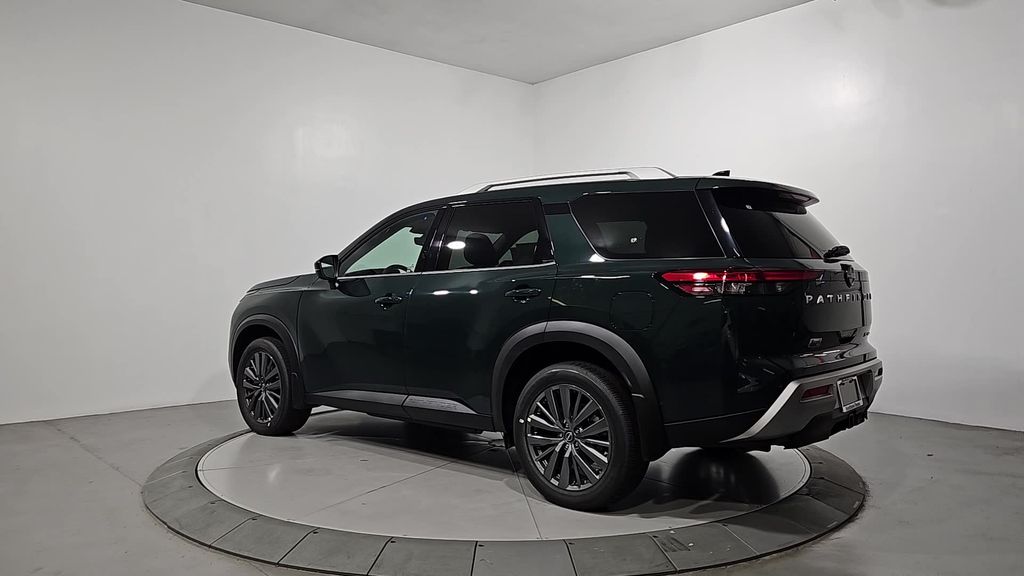 2025 Nissan Pathfinder SL photo 3