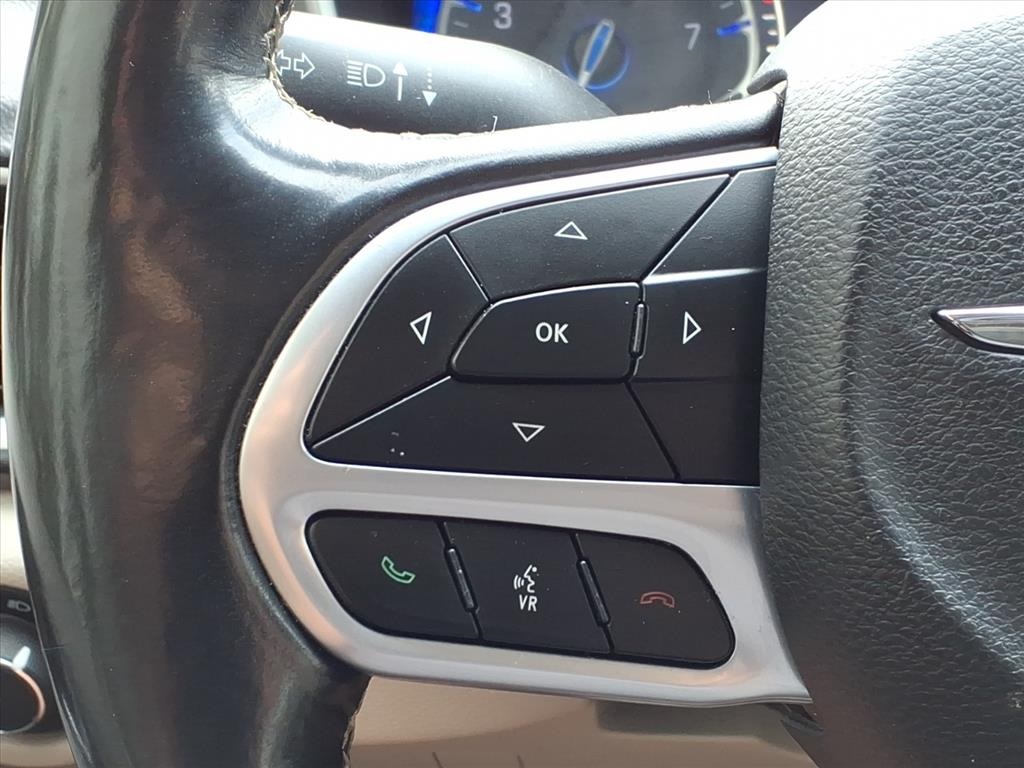2021 Chrysler Pacifica Touring L photo 19