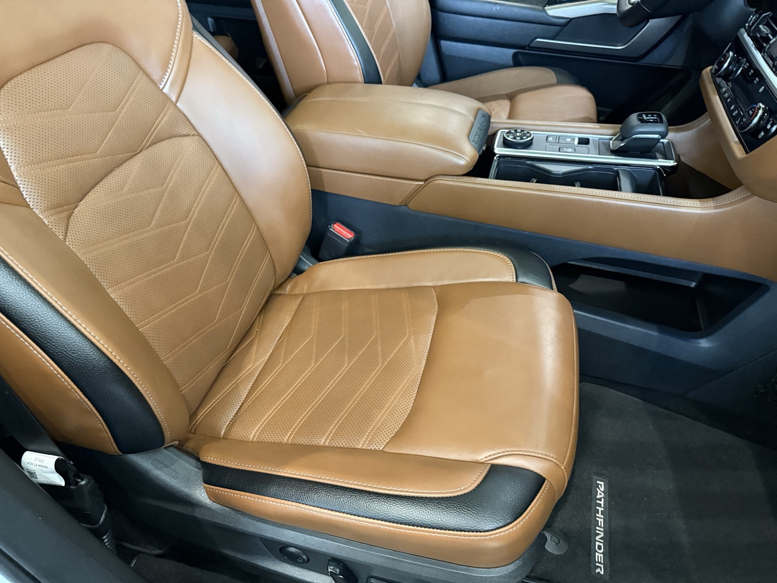 2023 Nissan Pathfinder Platinum photo 32
